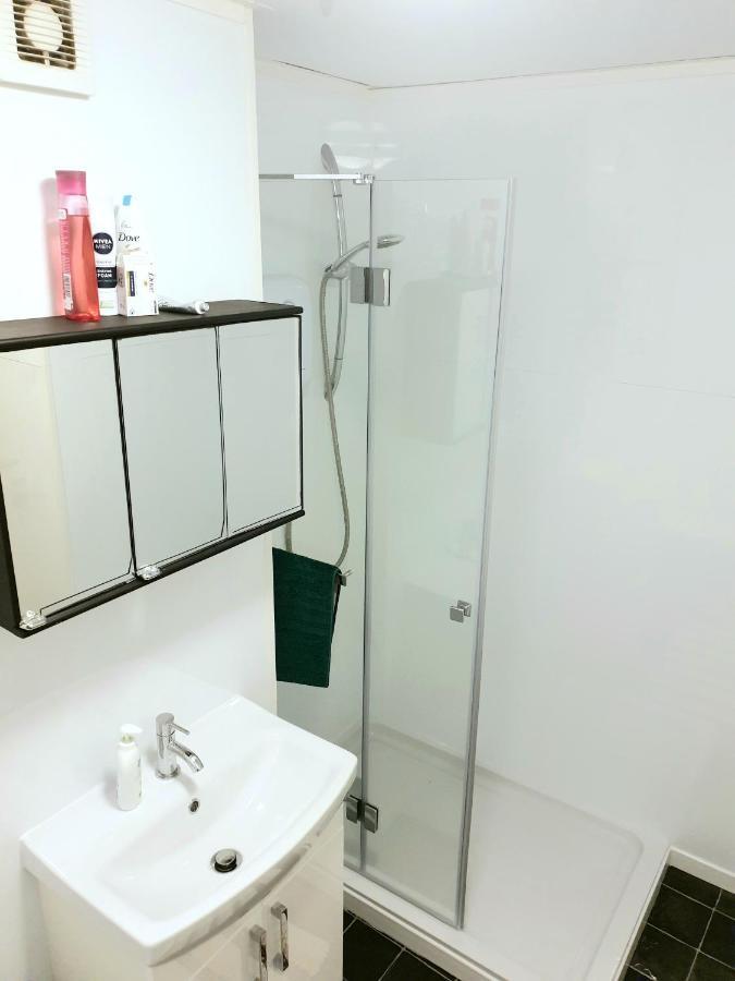 Elephant & Castle - Zone 2 - Private Rooms - Shared Bathroom Лондон Экстерьер фото
