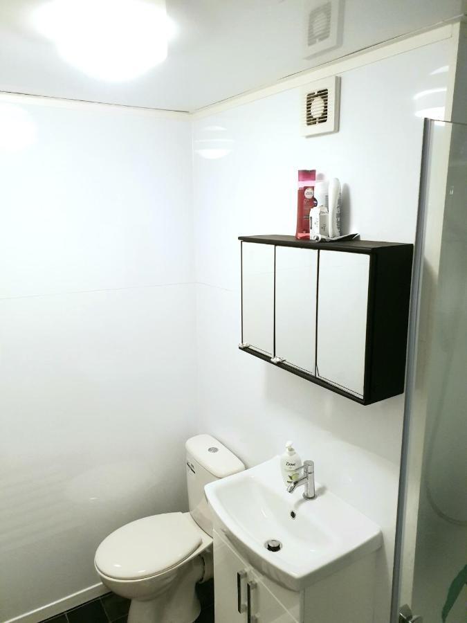 Elephant & Castle - Zone 2 - Private Rooms - Shared Bathroom Лондон Экстерьер фото