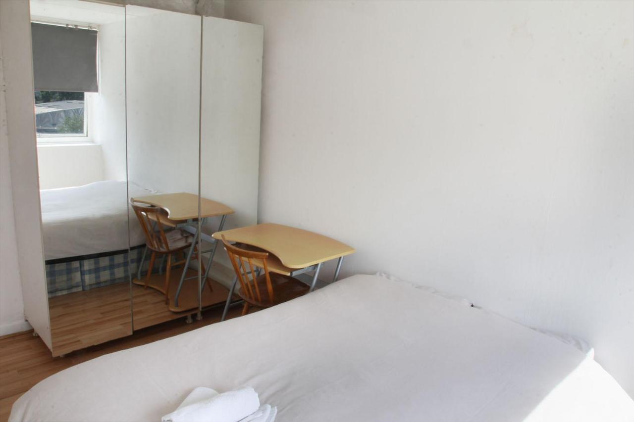 Elephant & Castle - Zone 2 - Private Rooms - Shared Bathroom Лондон Экстерьер фото