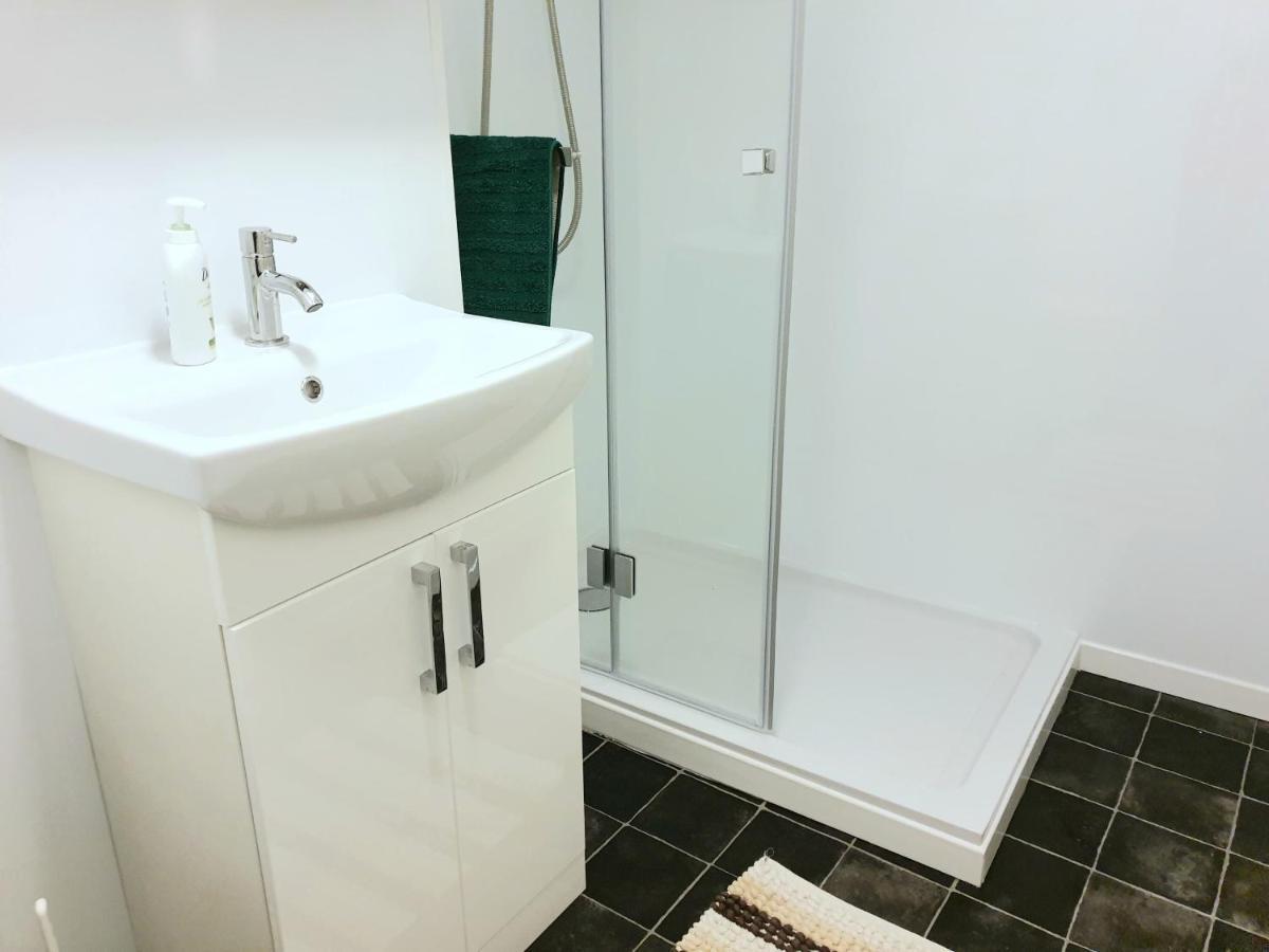 Elephant & Castle - Zone 2 - Private Rooms - Shared Bathroom Лондон Экстерьер фото